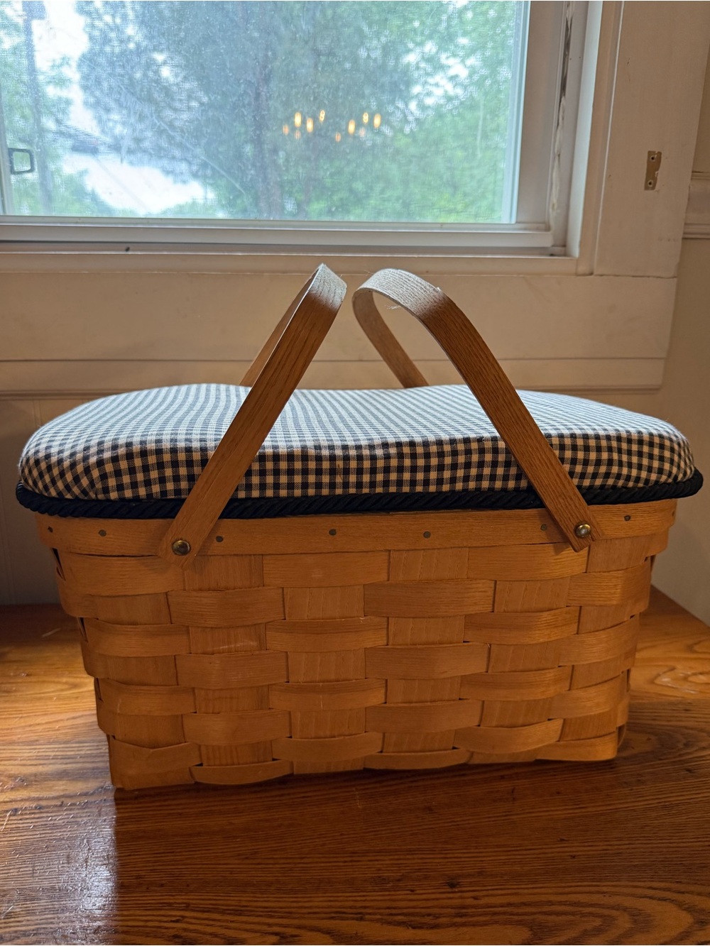 Basketville of Putney, Vermont, Woven Picnic Basket Gingham Padded Lid